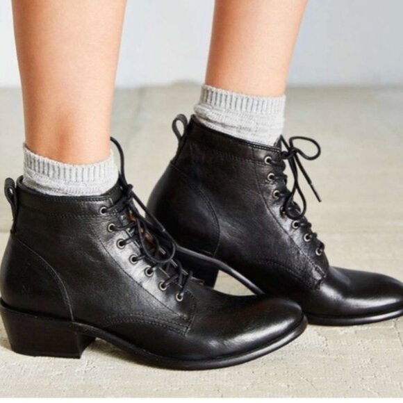 Frye Carson Lace Up Black Leather Booties - EUC - Picture 1 of 6